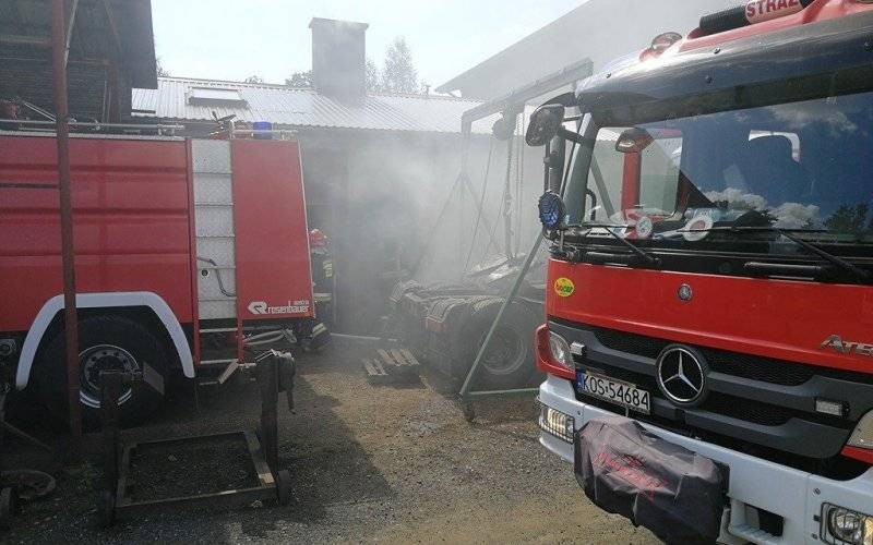 Pożar w warsztacie samochodowym w Przeciszowie. ZDJĘCIA, FILM!