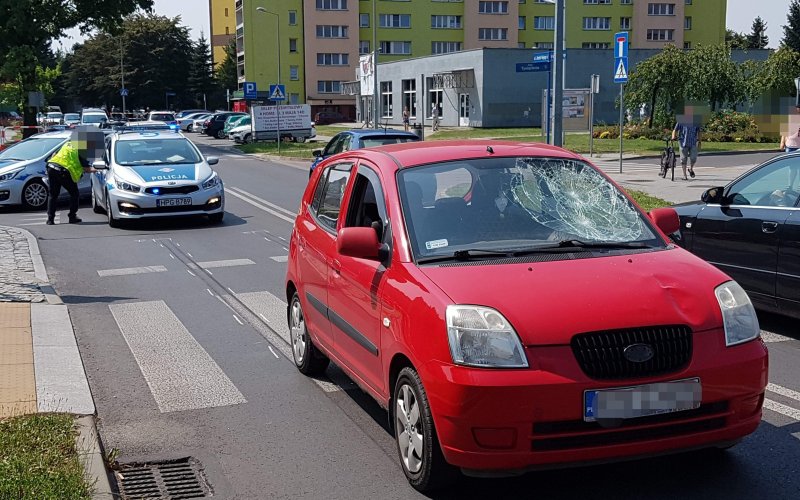 Wypadek drogowy w Oświecimiu. 81-latek potrącony na przejściu dla pieszych. ZDJĘCIA!