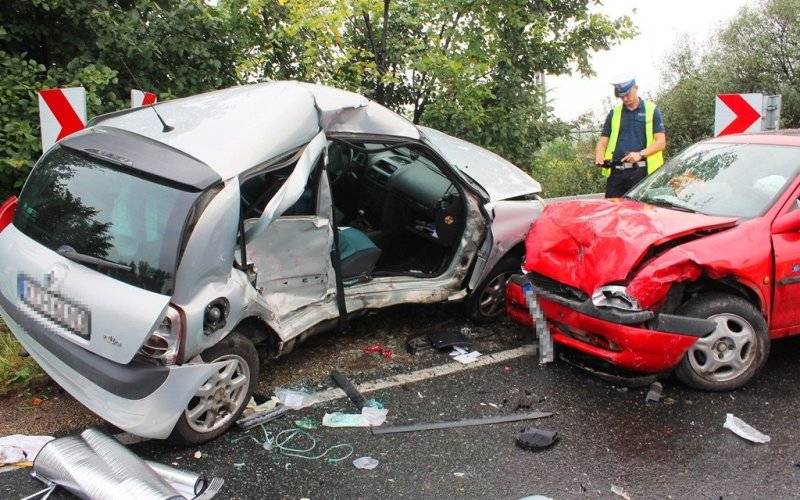 Poważny wypadek w Bobrku. Nie żyje młoda kobieta. ZDJĘCIA!