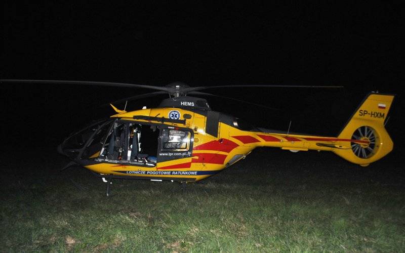 Nie żyje 30-latek. W Smolicach lądował śmigłowiec LPR Ratownik 6. ZDJĘCIA!