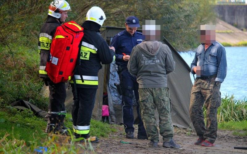 Ciało wędkarza odnalezione w namiocie nad Wisłą. ZDJĘCIA!