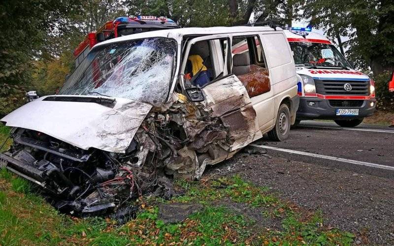 Wypadek pracowniczych busów. Kolejny raz na DK44. ZDJĘCIA!