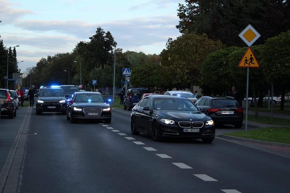 Samochód kolumny rządowej potrącił dziecko na przejściu dla pieszych. ZDJĘCIA!