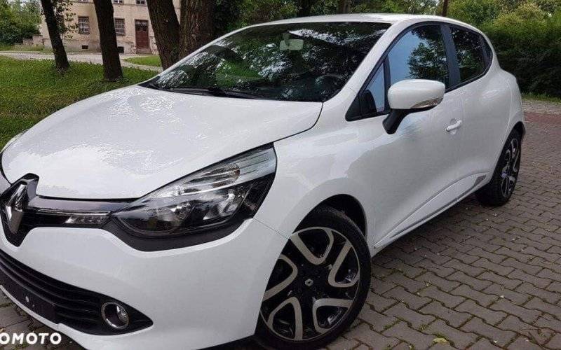 Policjanci poszukują skradzionego Renault Clio IV oraz sprawcy jego kradzieży