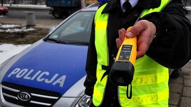 Nietrzeźwy kierowca, bez prawa jazdy, wiózł noworodka i jego matkę