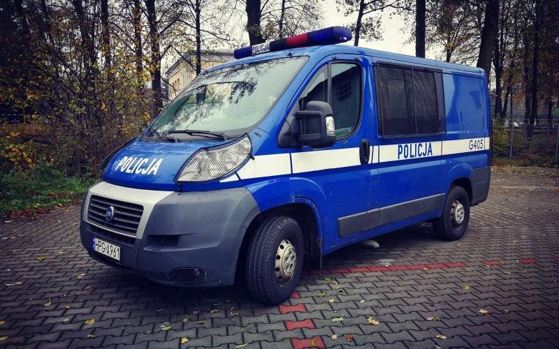 Zwłoki mężczyzny odnalezione w centrum Poręby Wielkiej. ZDJĘCIA!