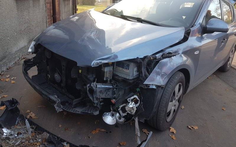 Dwa pojazdy zderzyły się na DW933 w Brzeszczach. ZDJĘCIA!