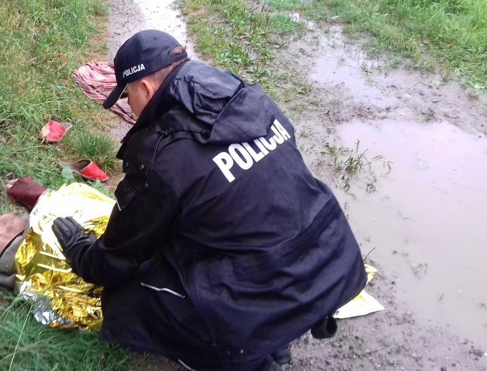 Penetrując opuszczone budynki ujawnili bezdomnego, który okazał się osobą poszukiwaną