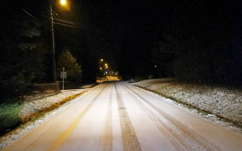 Uwaga na oblodzenie na drogach powiatu. IMGW wydało ostrzeżenie dla powiatu oświęcimskiego