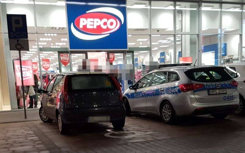 Policjanci apelują o zwracanie uwagi na małe dzieci pozostawione bez opieki. Tak było wczoraj w Oświęcimiu. ZDJĘCIA!