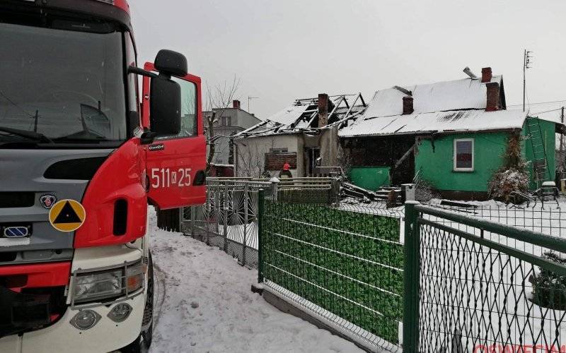 Strażacy zabezpieczali budynki, które paliły się w Babicach. ZDJĘCIA!