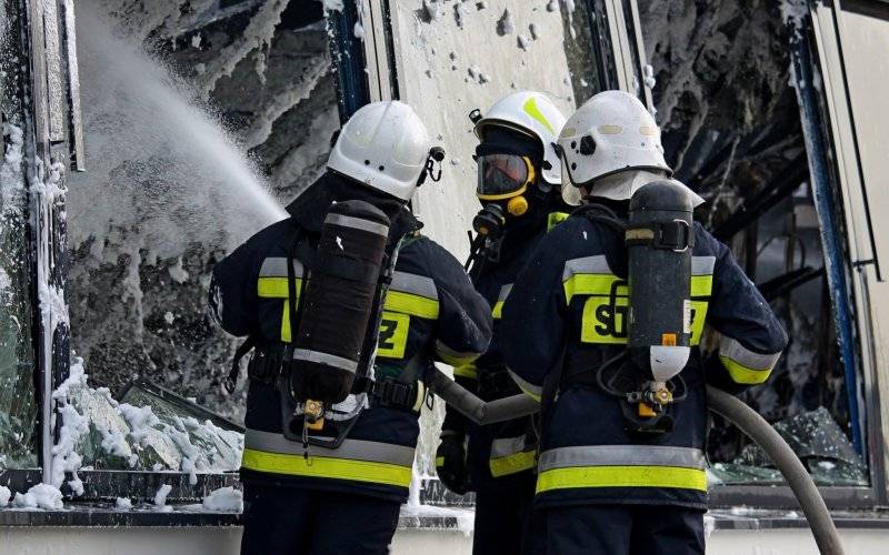 Pożar marketu w Wadowicach. W działania zaangażowano zastępy z powiatu oświęcimskiego. FILM, ZDJĘCIA!