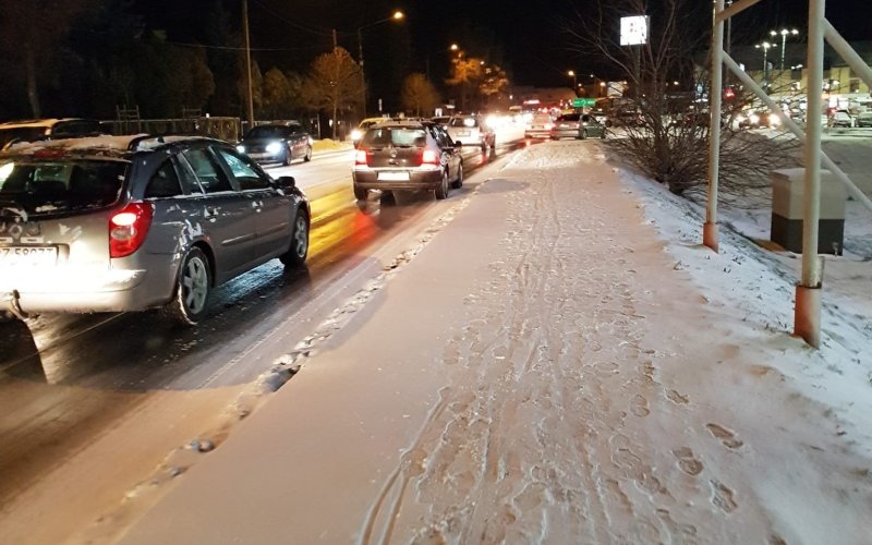 UWAGA ! Paraliż komunikacyjny Oświęcimia. Policja zablokowała ulicę Zaborską.