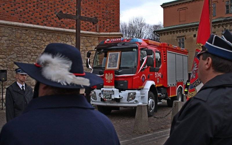 Uroczyste przekazanie nowego pojazdu dla OSP Podolsze. ZDJĘCIA, FILM