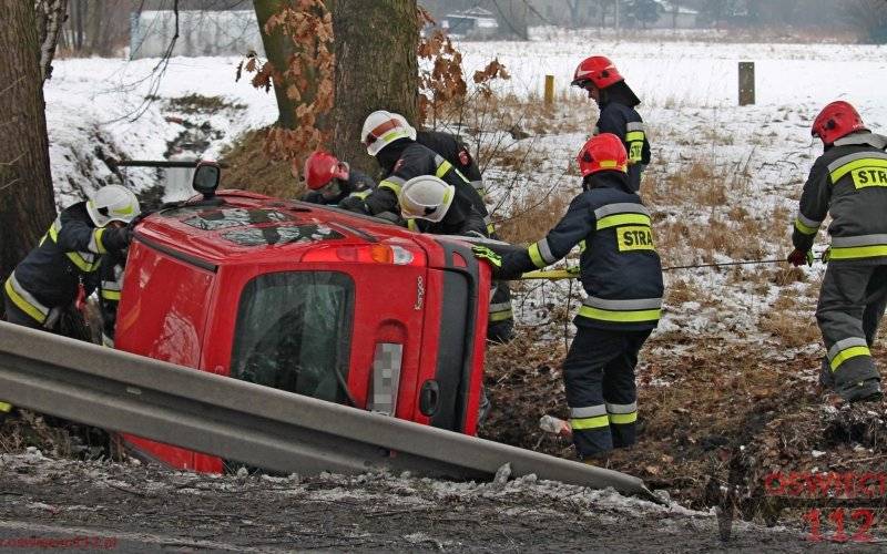 Dachowanie na DW933 w Brzeszczach. ZDJĘCIA!