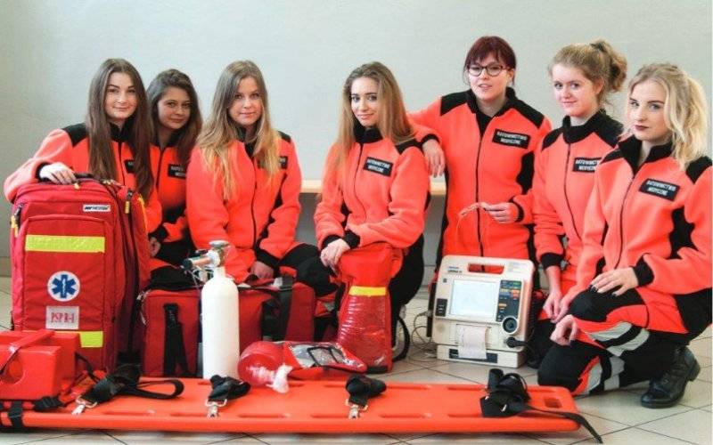 Uczennice przeprowadziły skuteczną resuscytację krążeniowo oddechową (RKO)