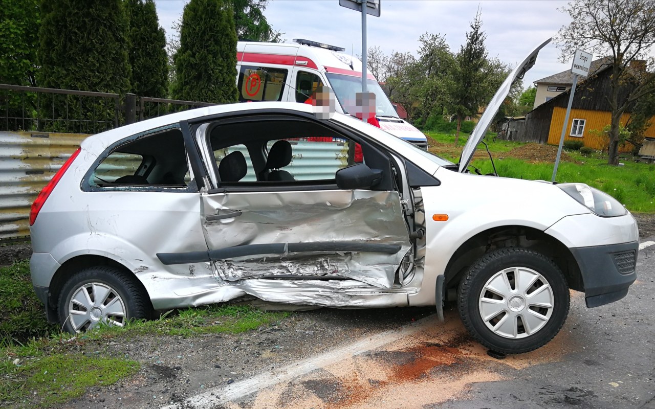 Zdarzenie drogowe na DW781 w Podolszu – ZDJĘCIA!