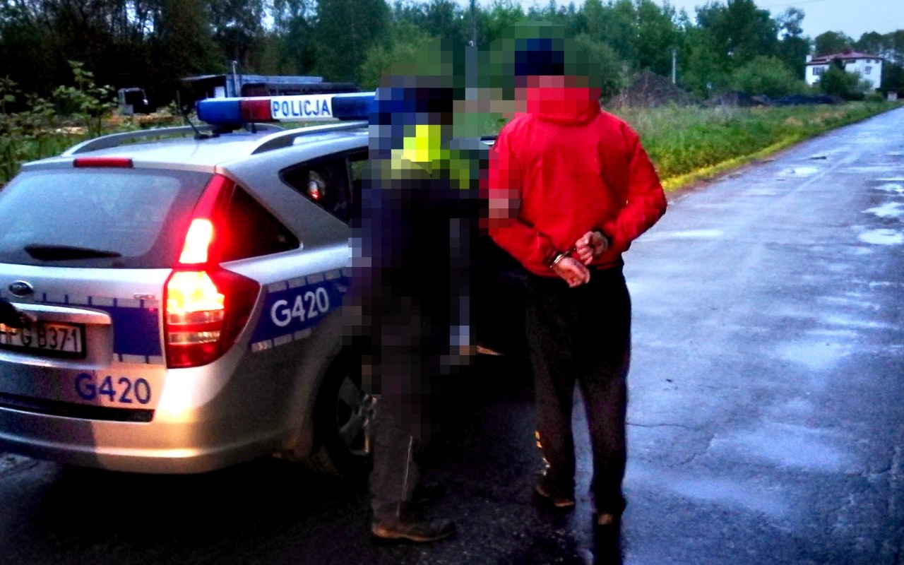 Zatrzymanie obywatelskie w Oświęcimiu. Kierowca oddalił się pieszo pozostawiając pasażera – ZDJĘCIA!