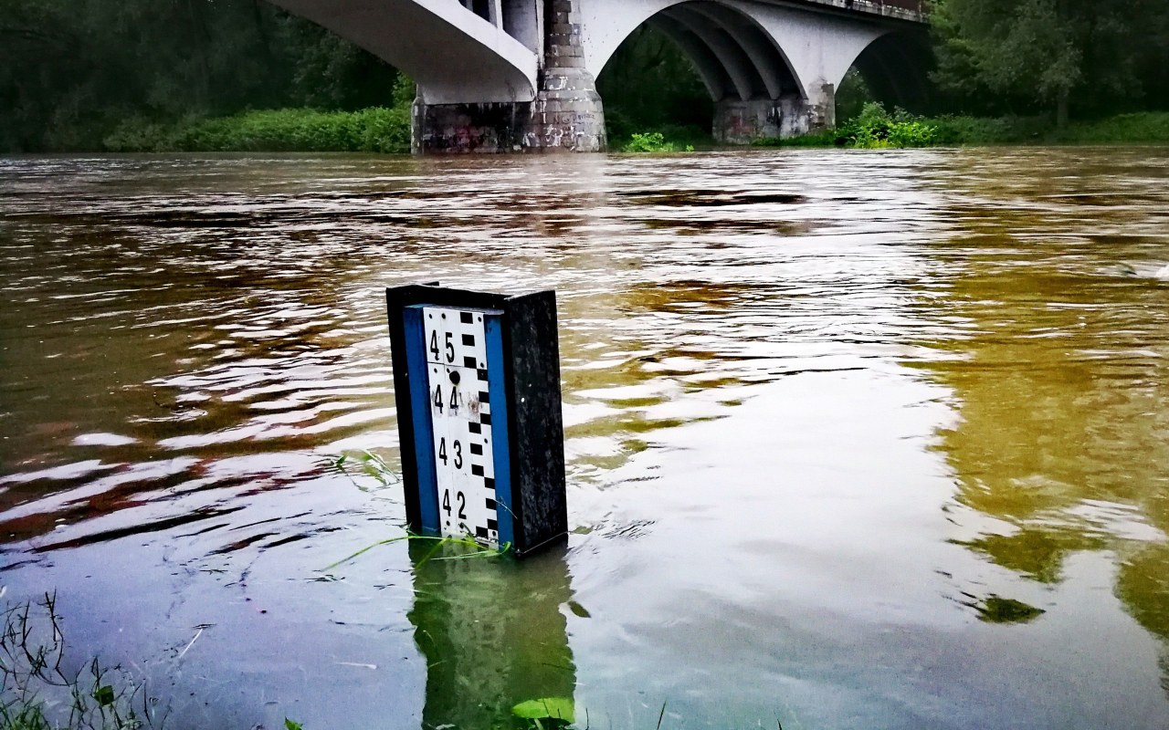 Stan ostrzegawczy na Sole i Wiśle. Strażacy z JRG Oświęcim ruszyli na pomoc do Dąbrowy Tarnowskiej – ZDJĘCIA!