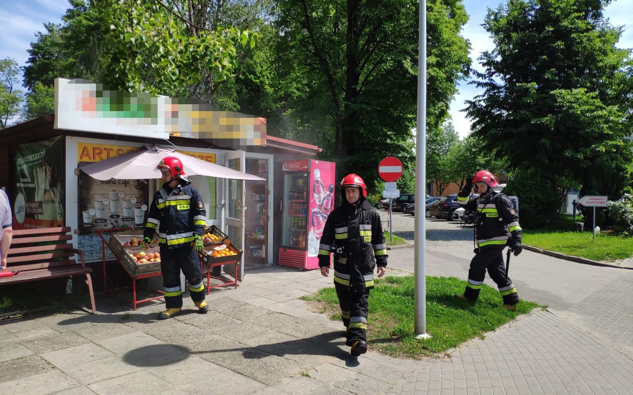 Pożar kiosku na terenie Szpitala w Oświęcimiu – ZDJĘCIA!