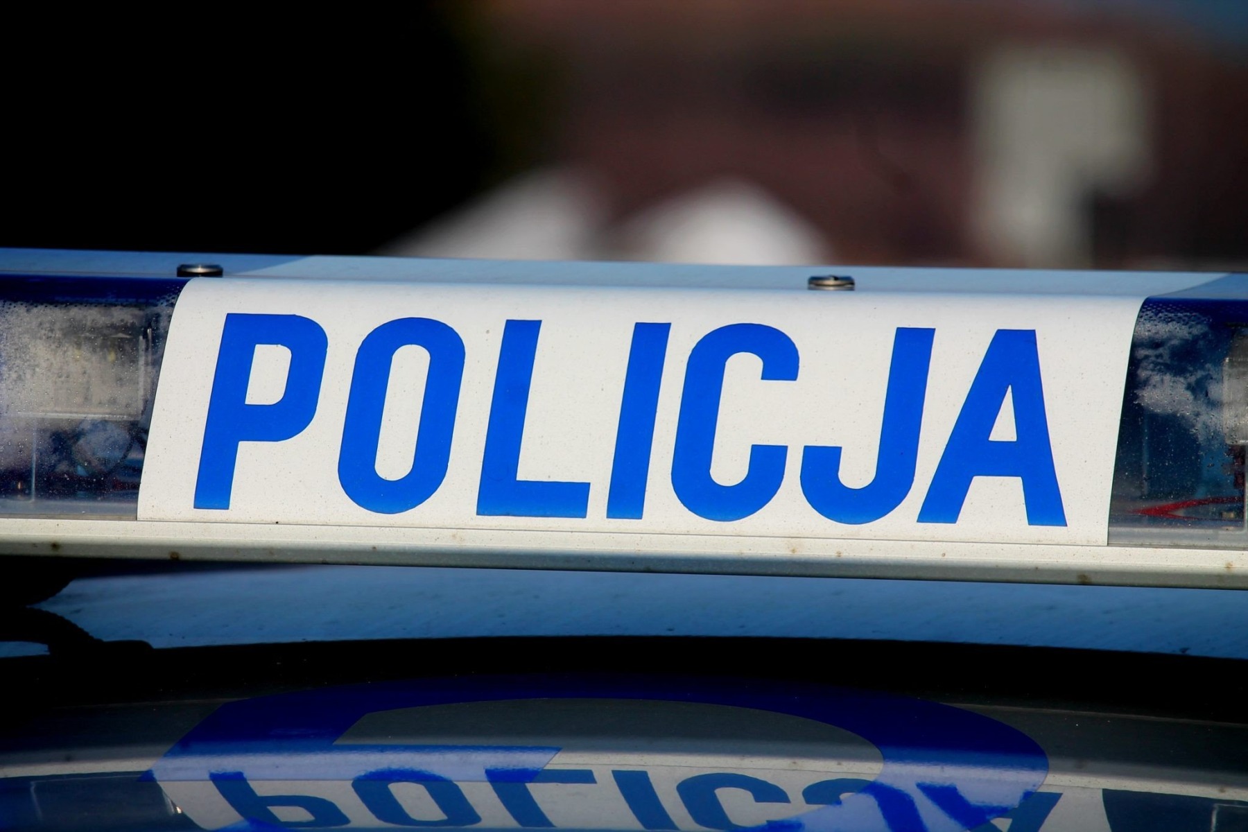 Włosienica. Policjanci zatrzymali pijanego kierowcę w pieszym pościgu. Jazdę uniemożliwił mu młody mieszkaniec Śląska