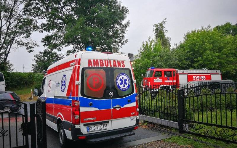 Bus najechał na samochód osobowy we Włosienicy – ZDJĘCIA!