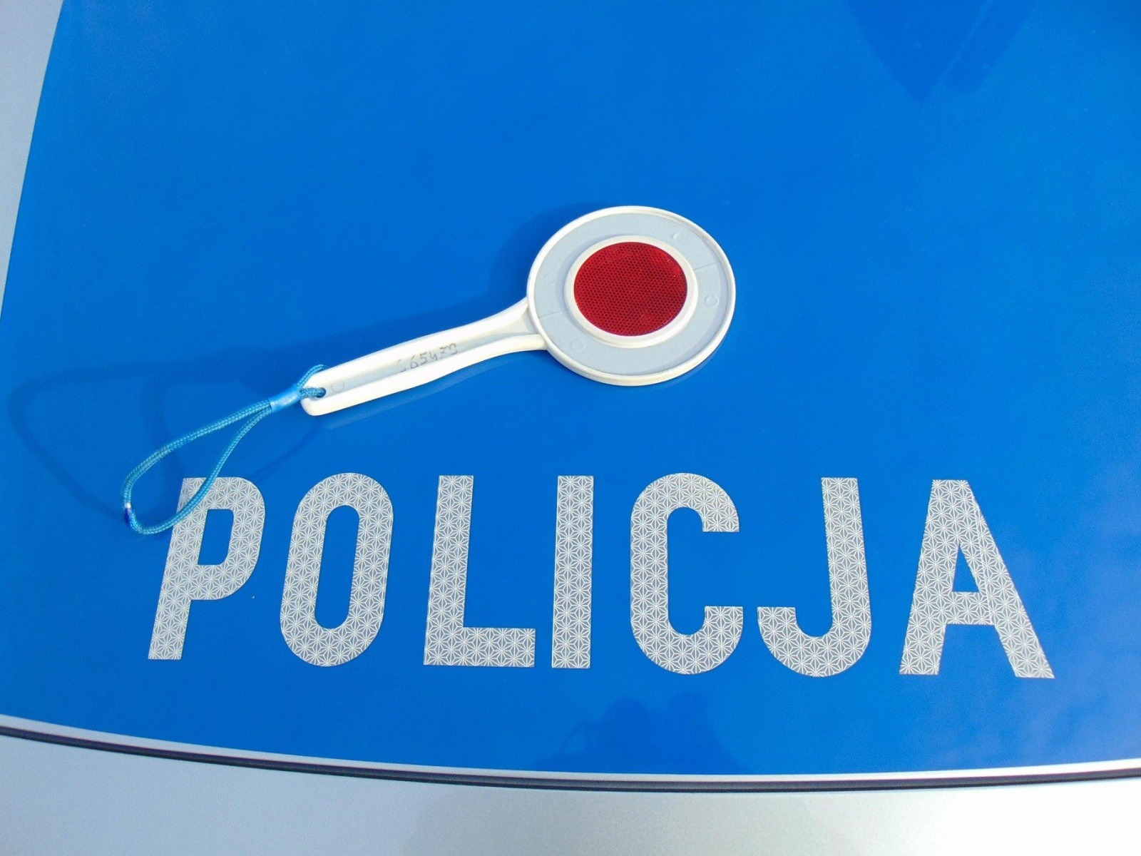 Mając 2,5 promila alkoholu próbował ominąć drzewo. Bezskutecznie…