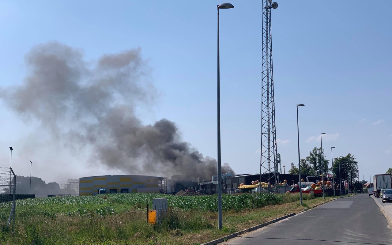 Pożar hali w Zatorze! ZDJĘCIA!