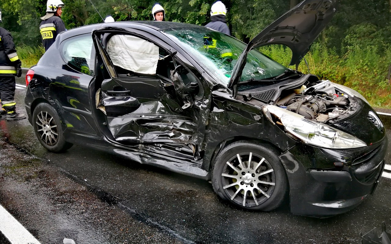 Dwa samochody zderzyły się na DK44 we Włosienicy – ZDJĘCIA!