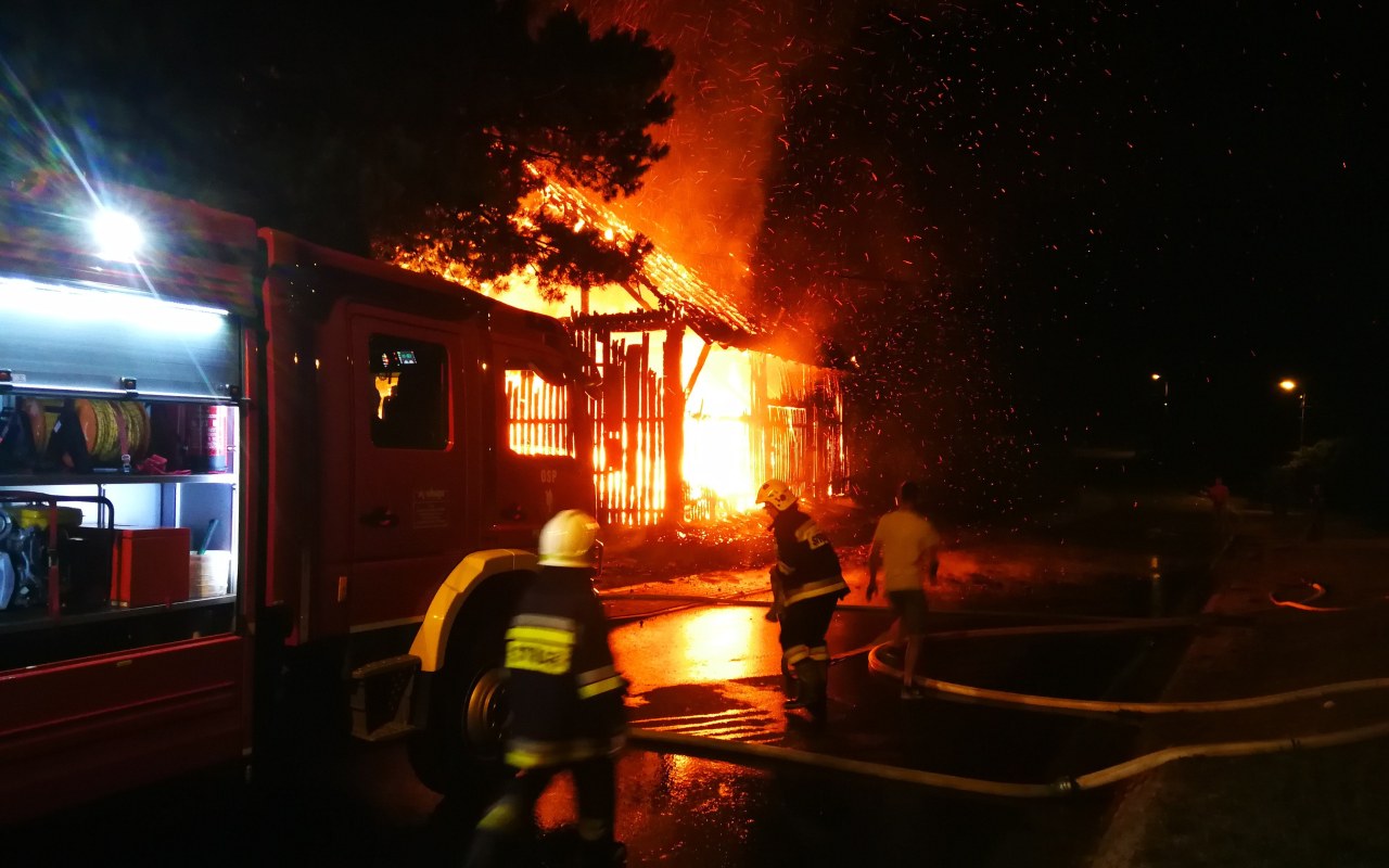 Pożar budynku gospodarczego w Przeciszowie – ZDJĘCIA! FILM!