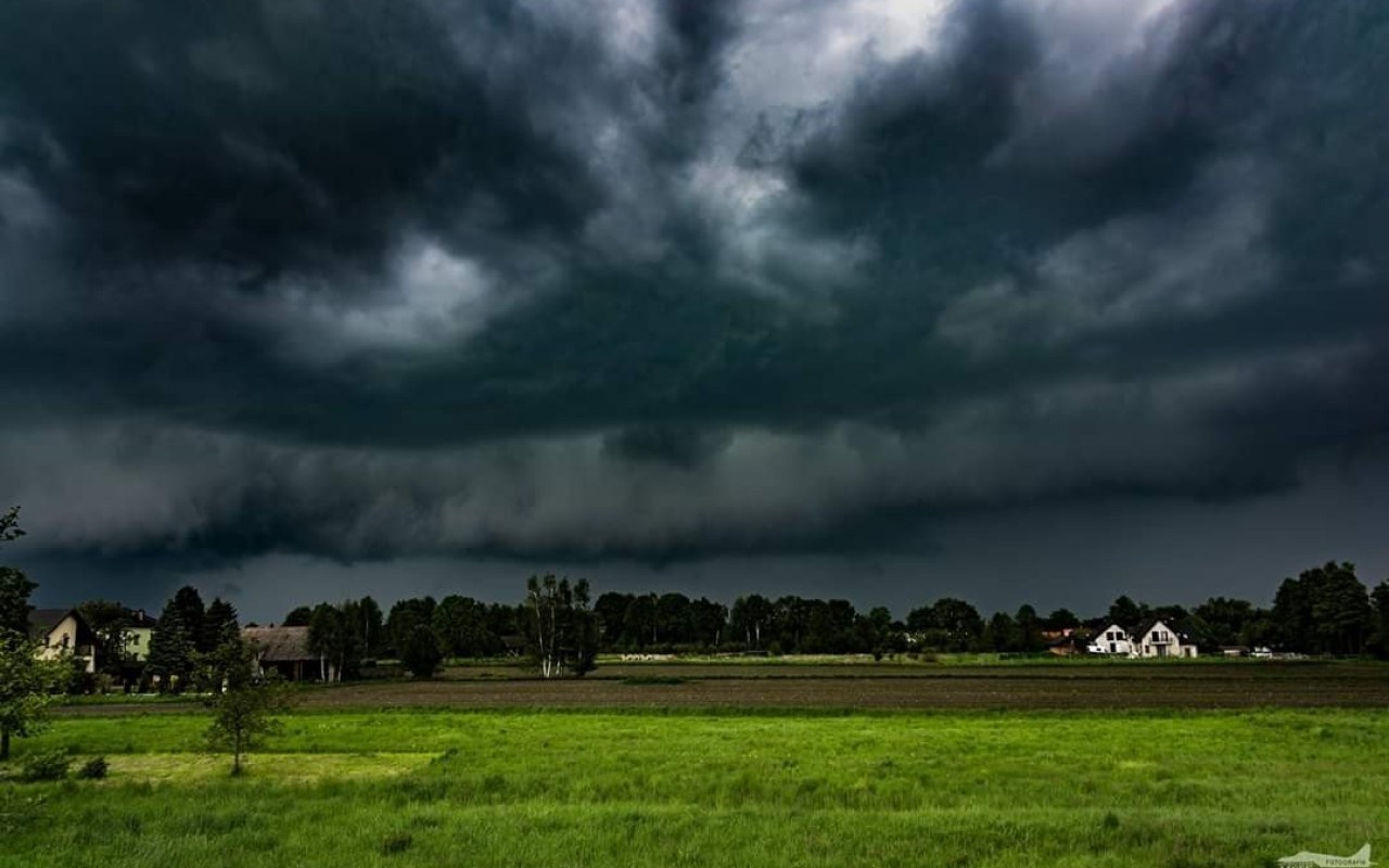 UWAGA ! Ostrzeżenie przed silnymi burzami