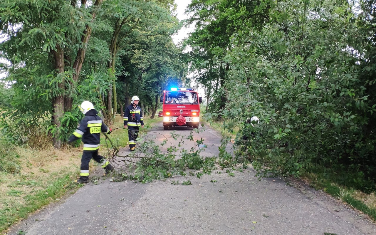Służby interweniowały po burzy, która przeszła nad regionem – ZDJĘCIA!