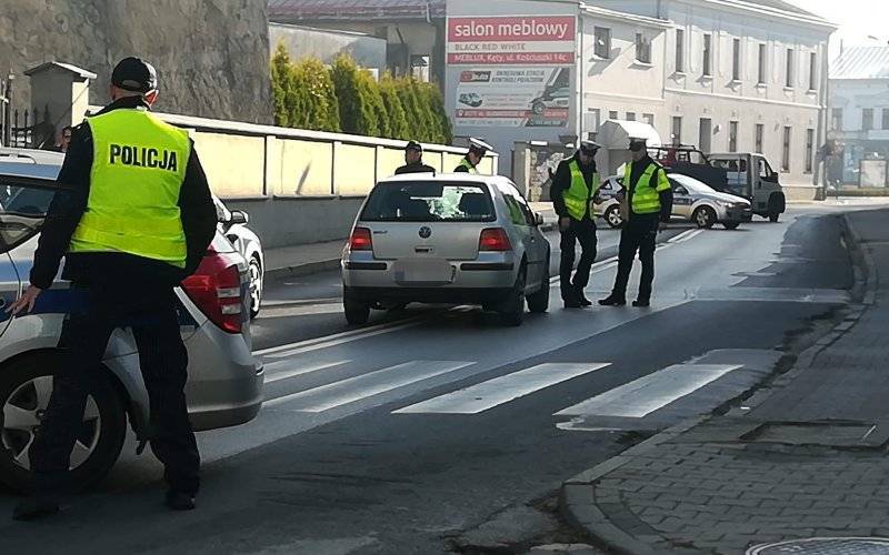 Dwie osoby potrącone na przejściu dla pieszych. Nieprzytomna kobieta trafiła do szpitala – ZDJĘCIA!