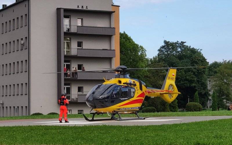 Upadek że schodów. Interweniował śmigłowiec LPR Ratownik 6