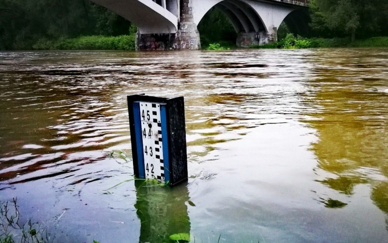 Stany ostrzegawcze na rzece Sole w Oświęcimiu i Wiśle w Jawiszowicach