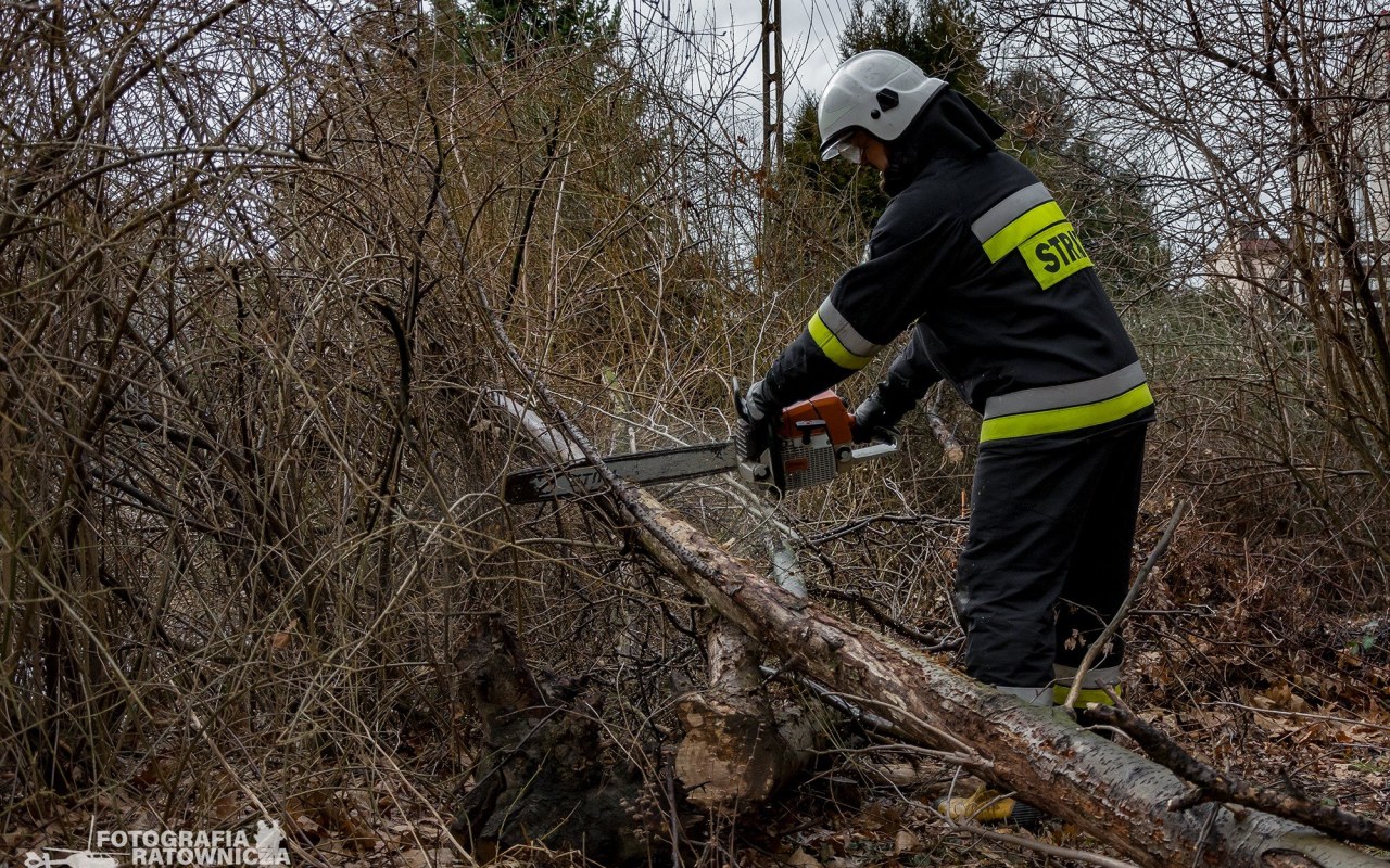 UWAGA ! Ostrzeżenie przed bardzo silnymi podmuchami wiatru !