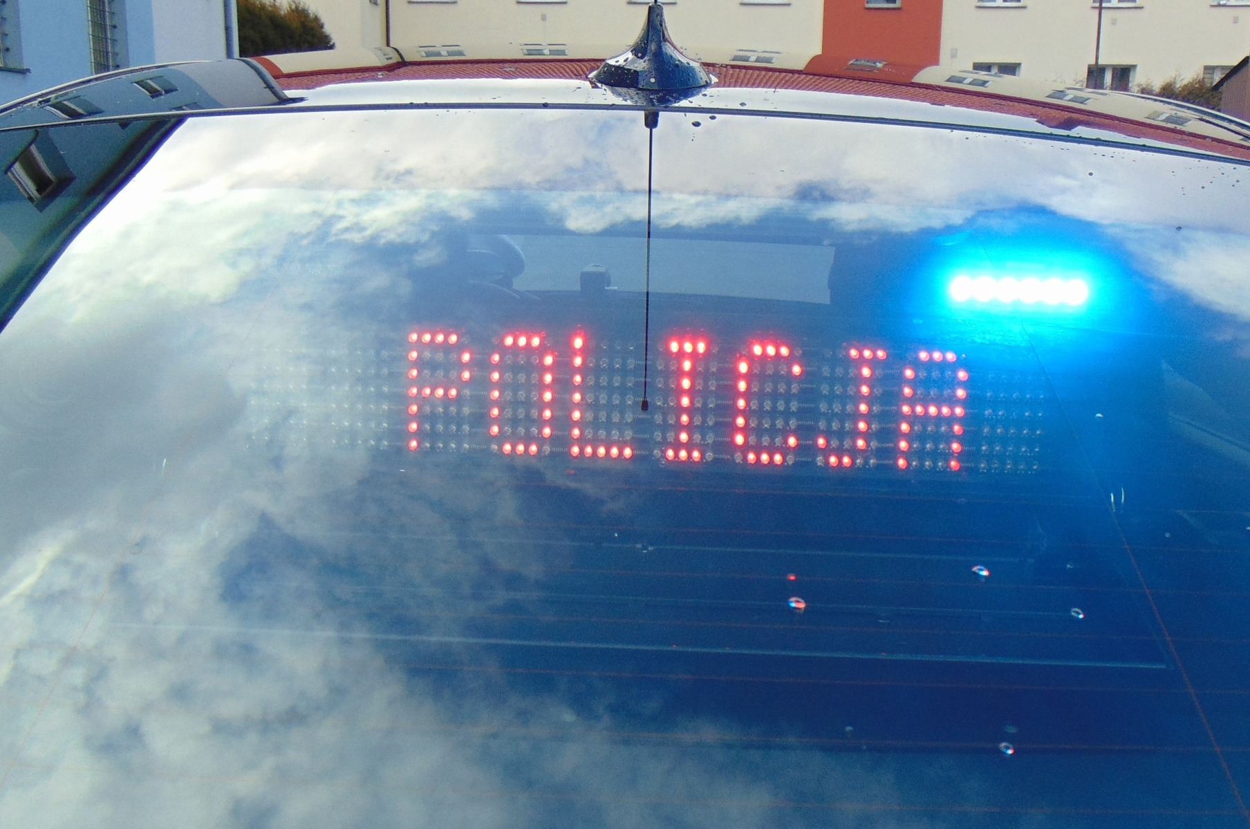 Kolejne prawa jazdy zatrzymane za nadmierną prędkość. Policjanci apelują do kierowców o rozwagę na drodze.