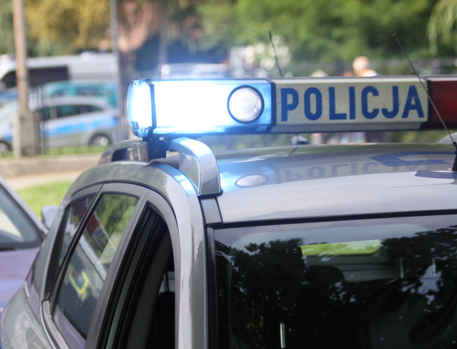 Małżeństwo oraz policjanci pomogli kobiecie chorej na  alzheimera