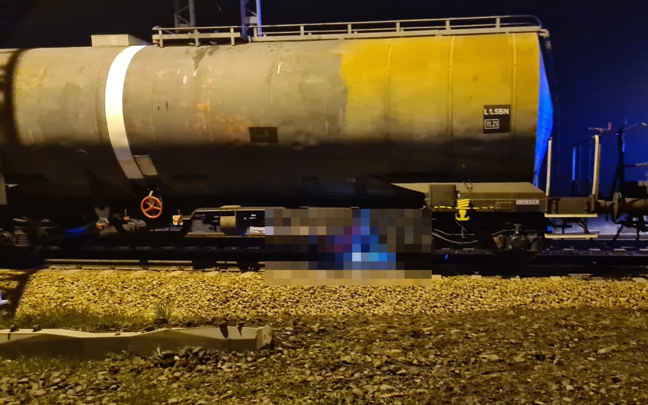 Pociąg potrącił osobę, która znajduje się pod wagonami. Trwa akcja służb ratunkowych – ZDJĘCIA!