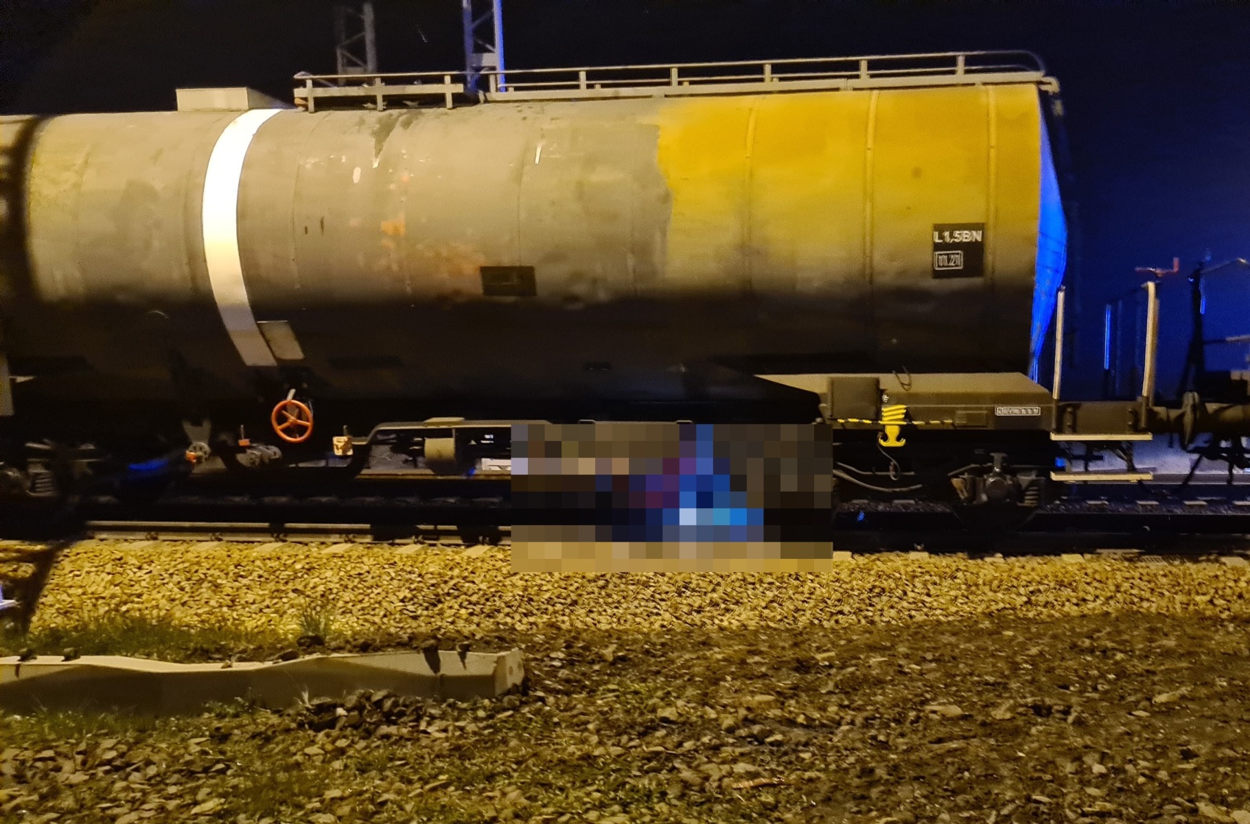 Pociąg potrącił osobę, która znajduje się pod wagonami. Trwa akcja służb ratunkowych – ZDJĘCIA!