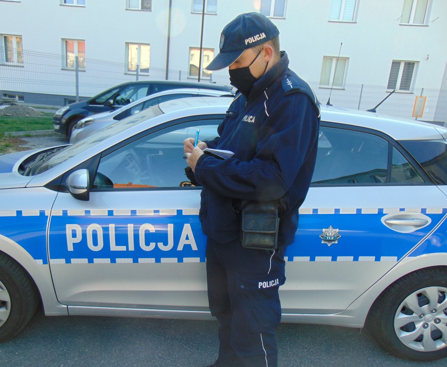 Kolejna interwencja wobec klienta, który chciał zrobić zakupy bez maseczki ochronnej.  