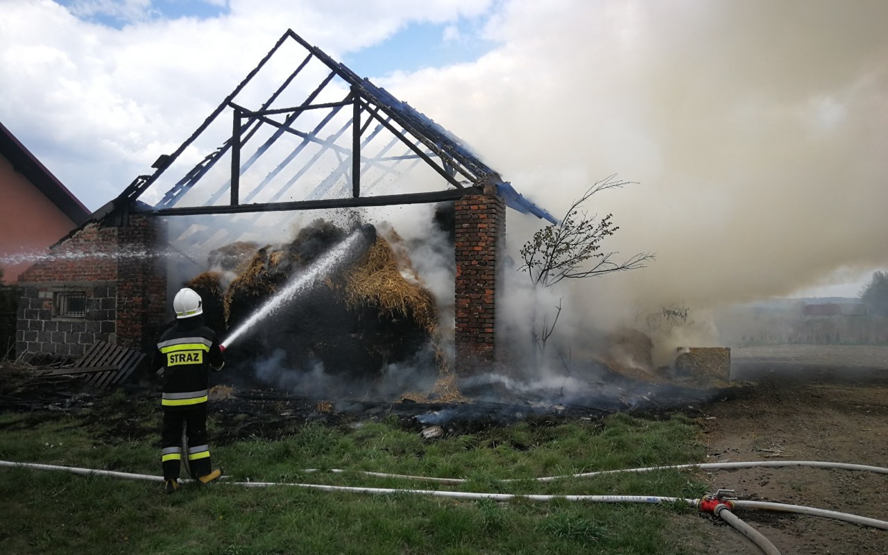 Pożar budynku gospodarczego w Smolicach – ZDJĘCIA!