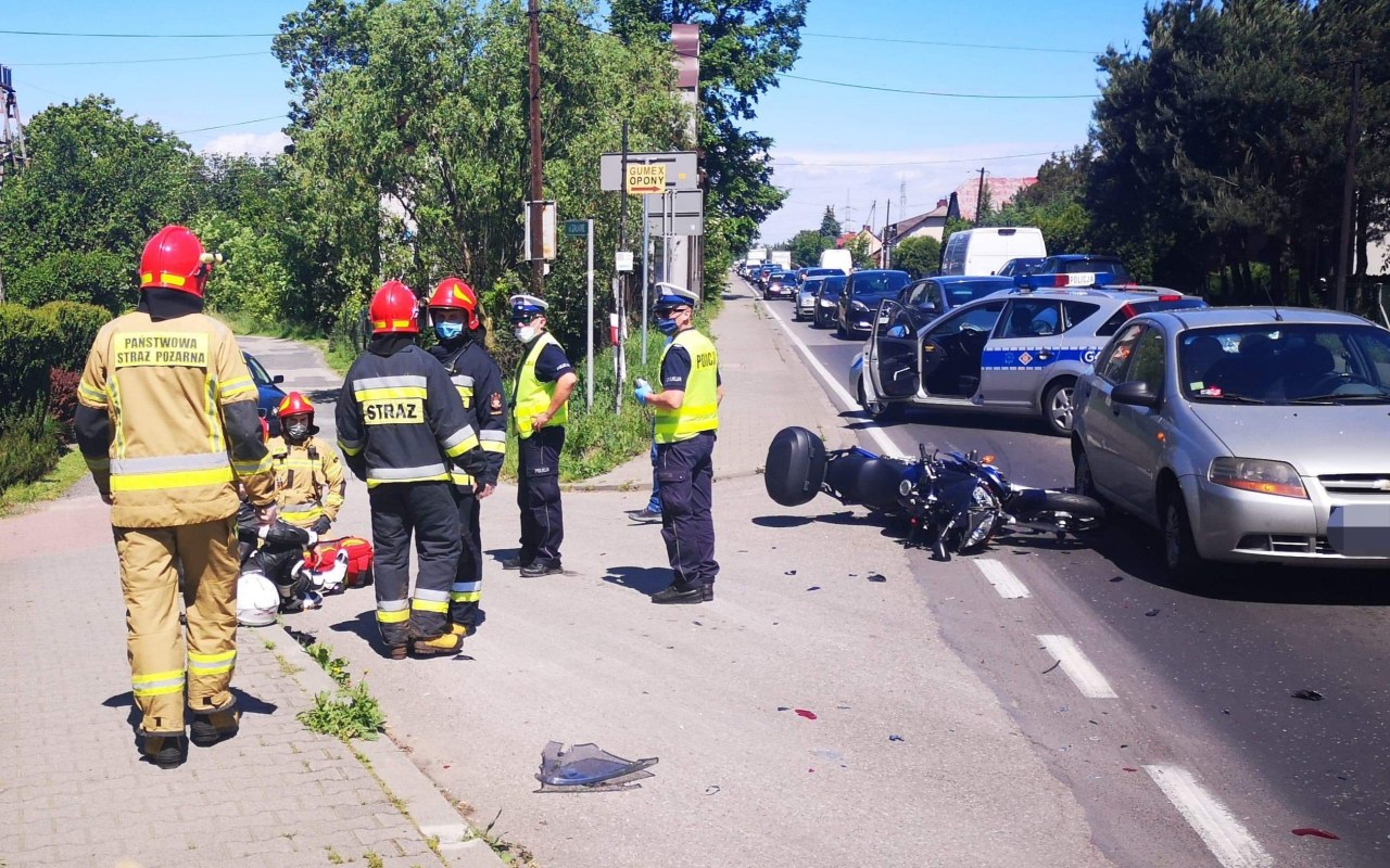 Wypadek na DK44 w Babicach. Poszkodowany motocyklista