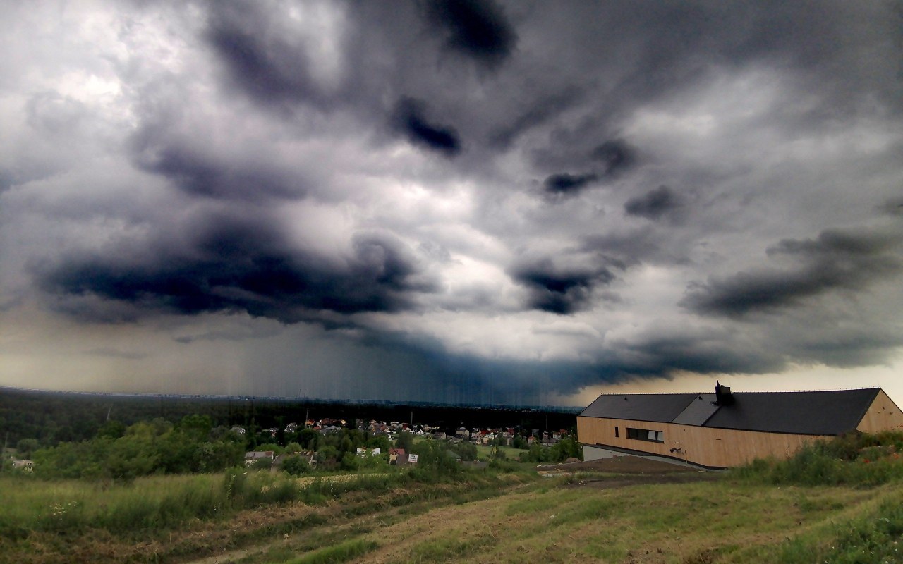Kolejny dzień z ostrzeżeniem przed silnymi burzami !