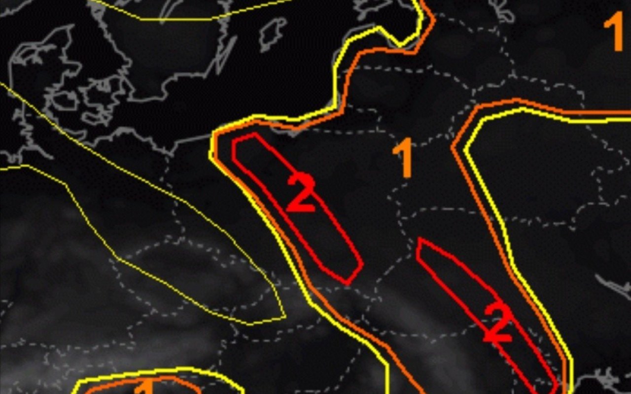 Ostrzeżenie drugiego stopnia przed silnymi burzami