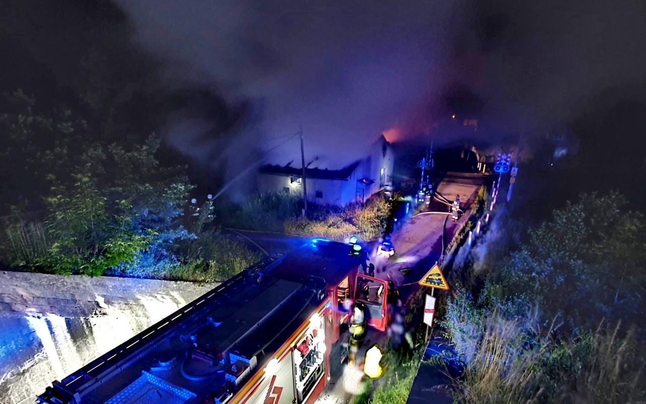 Nocny pożar pustostanu w Rajsku – ZDJĘCIA!