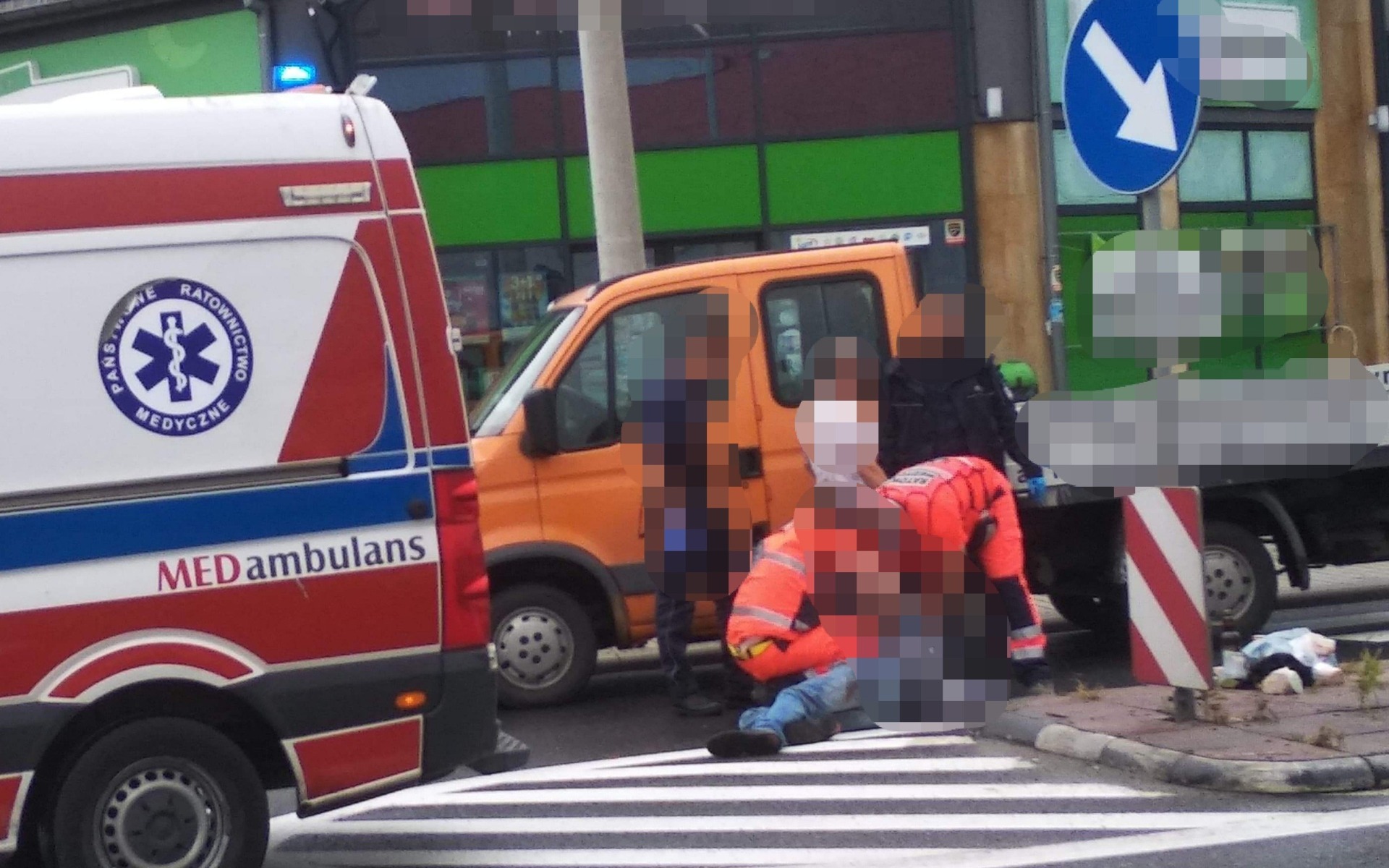 Potrącenie na DK52. Trwa akcja ratownicza – ZDJĘCIA!