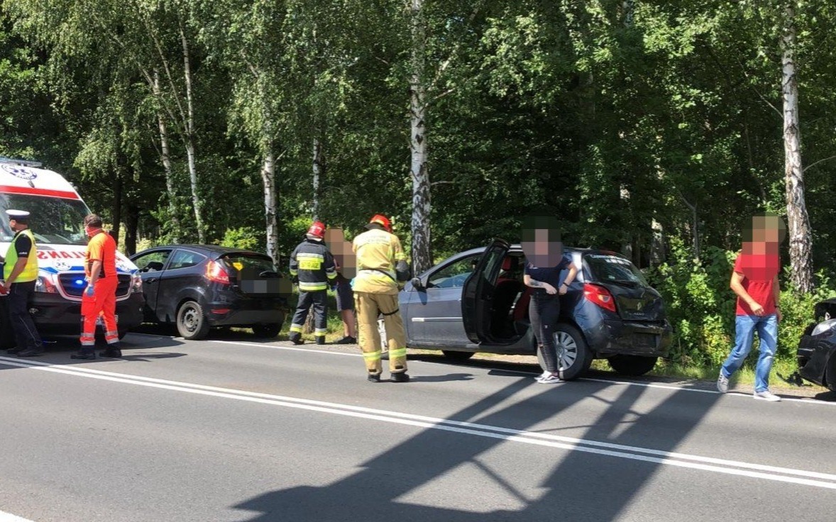Wypadek na DK44 w Zaborzu. Trwa akcja służb ratowniczych