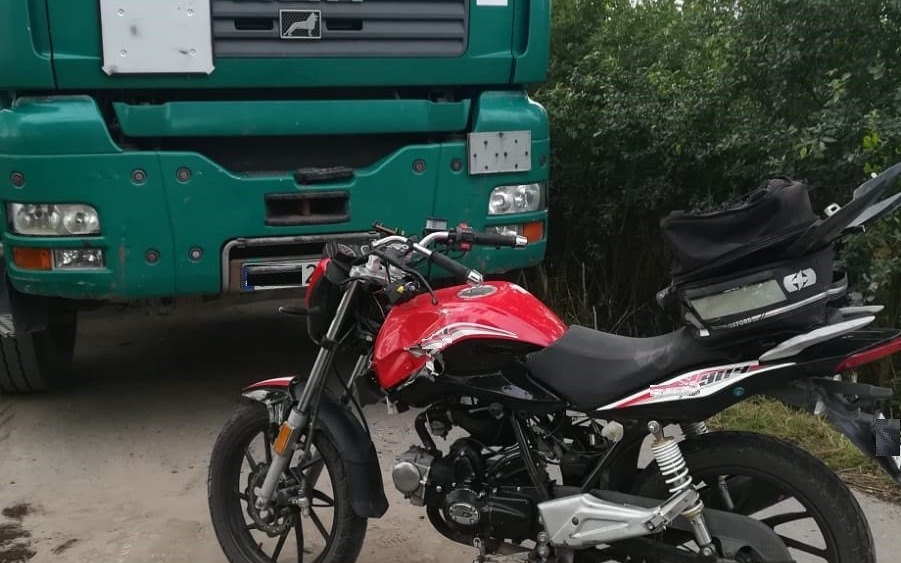 ,,Czołówka” motoroweru z samochodem ciężarowym