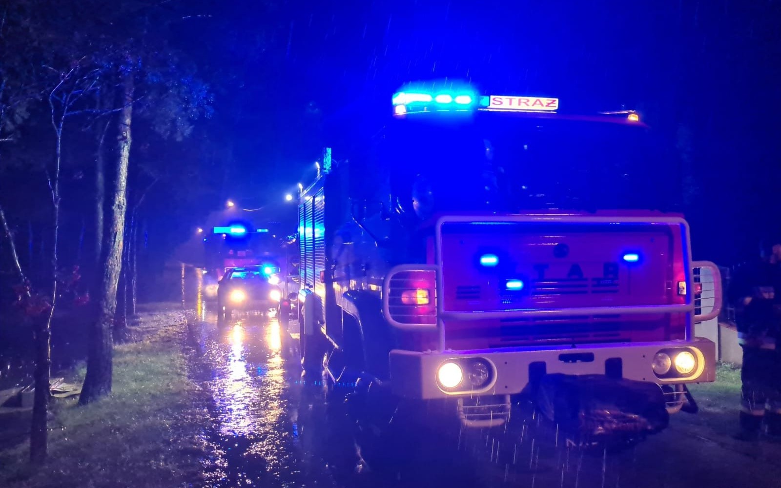 Pracowita doba strażaków, którzy zmagają się z skutkami silnych opadów deszczu – ZDJĘCIA!